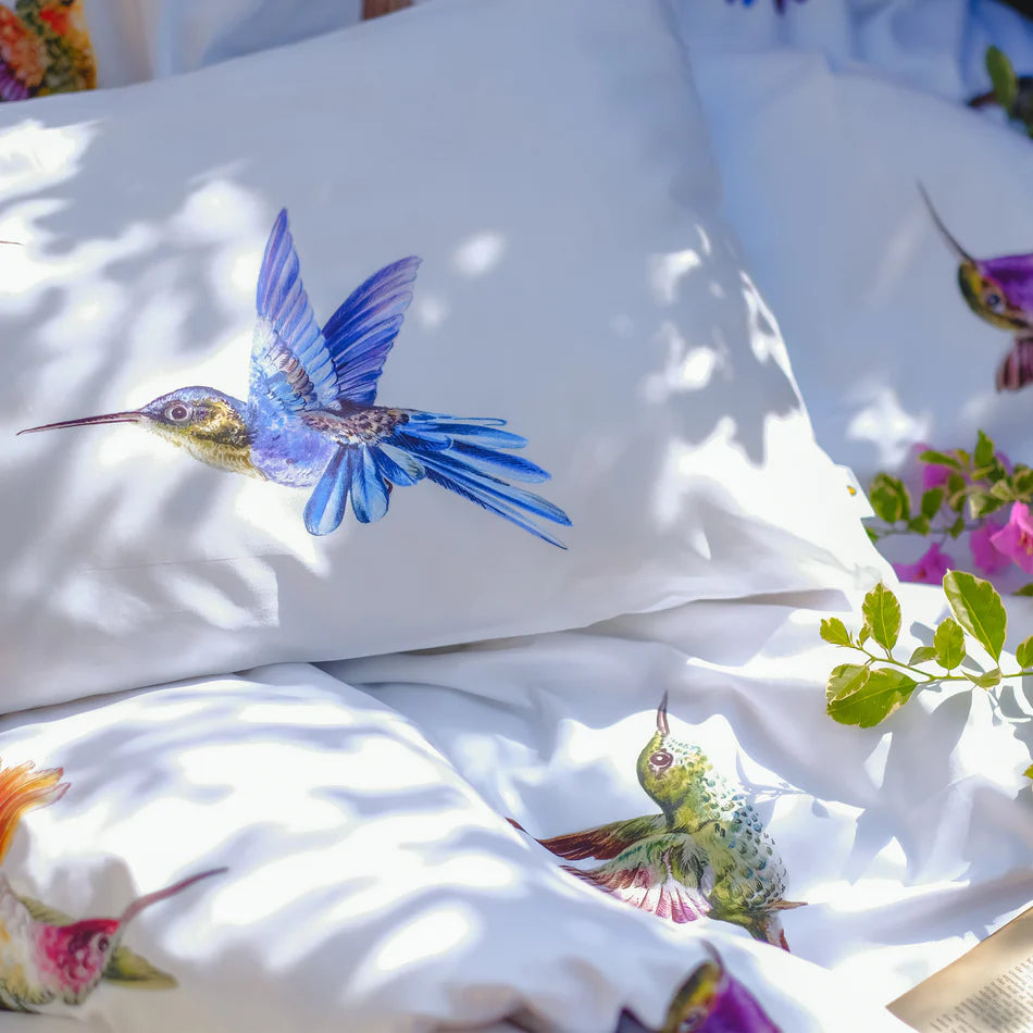 Bed linen with hummingbird prints