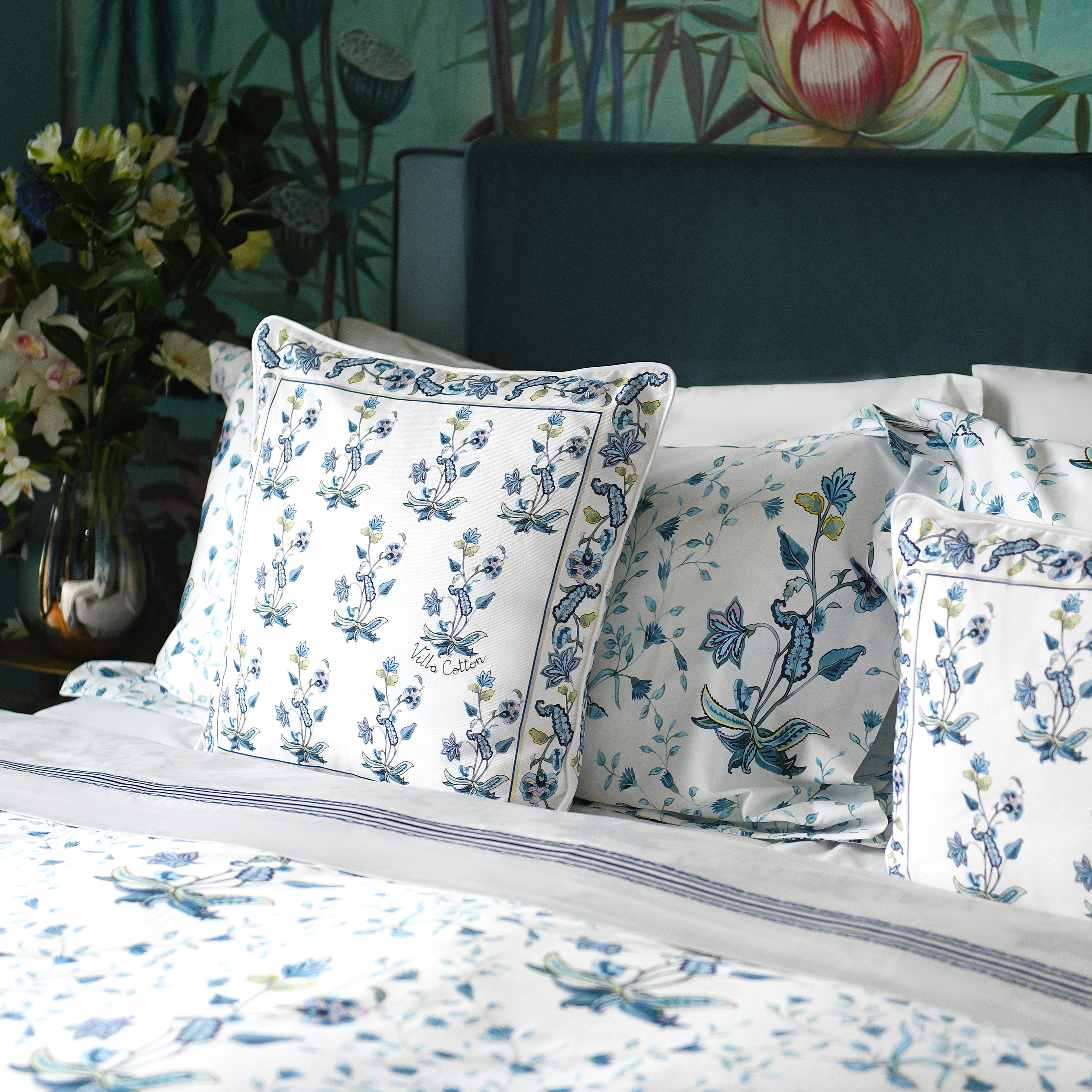 Detailed view of Fiori Oxford shams in white cotton with elegant floral prints